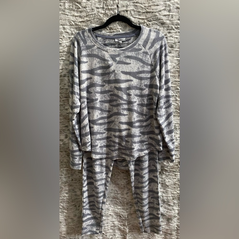 Roudelain Fuzzy Luxe Lounge Set - Zebra Camo White